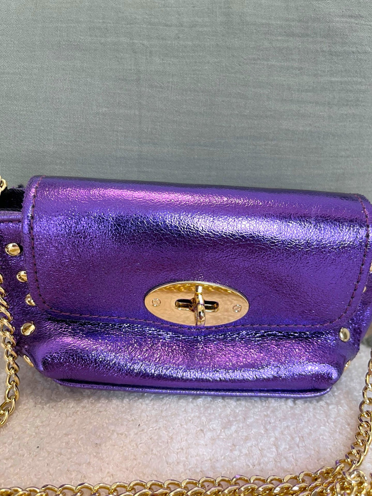 Petit sac bandoulière en cuir irisé violet - Seconde main