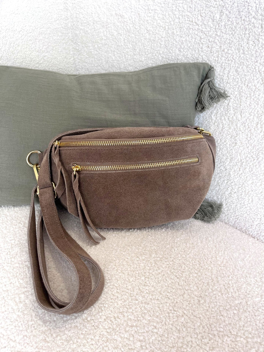 Sac banane en croûte de cuir taupe – Neuf
