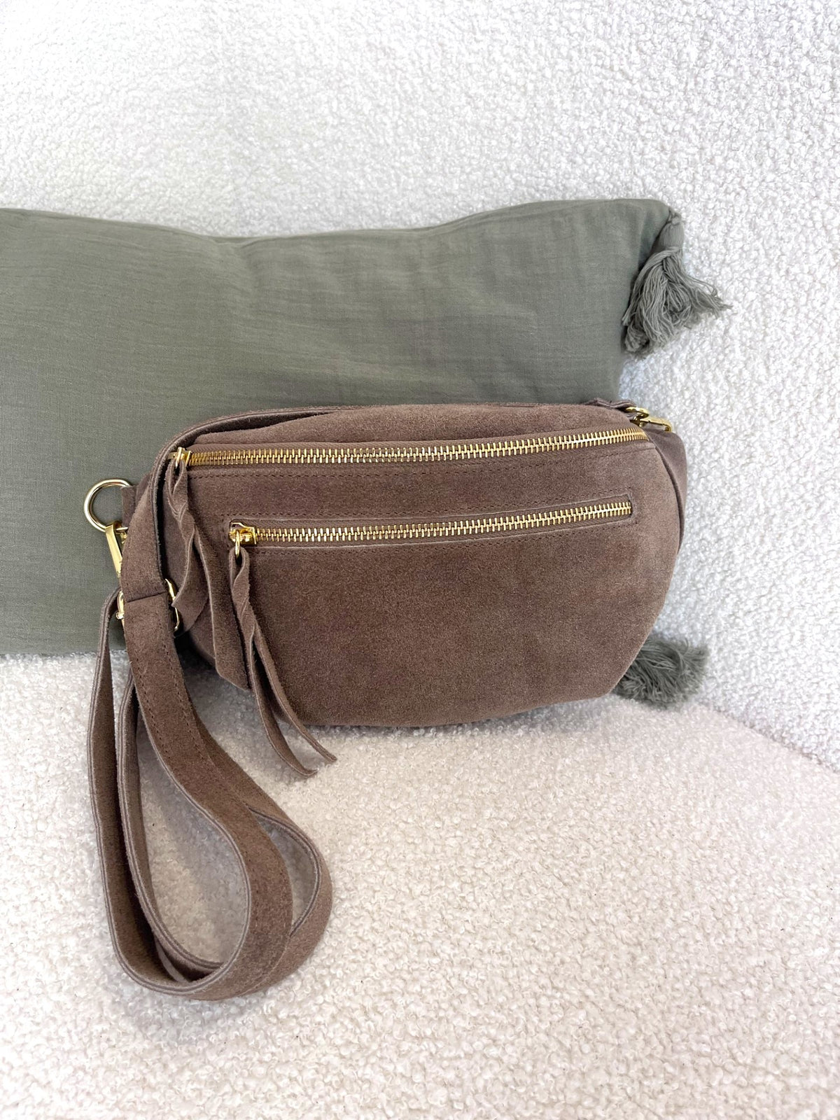 Sac banane en croûte de cuir taupe – Neuf