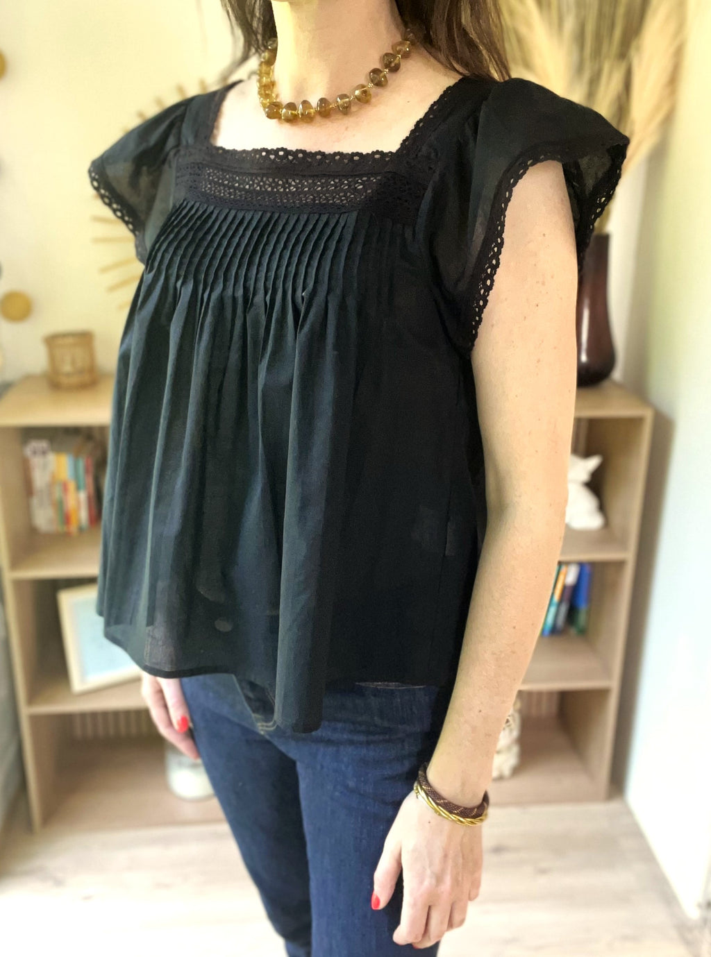 Blouse noire avec dentelle et manches volantées SEE U SOON - Neuve