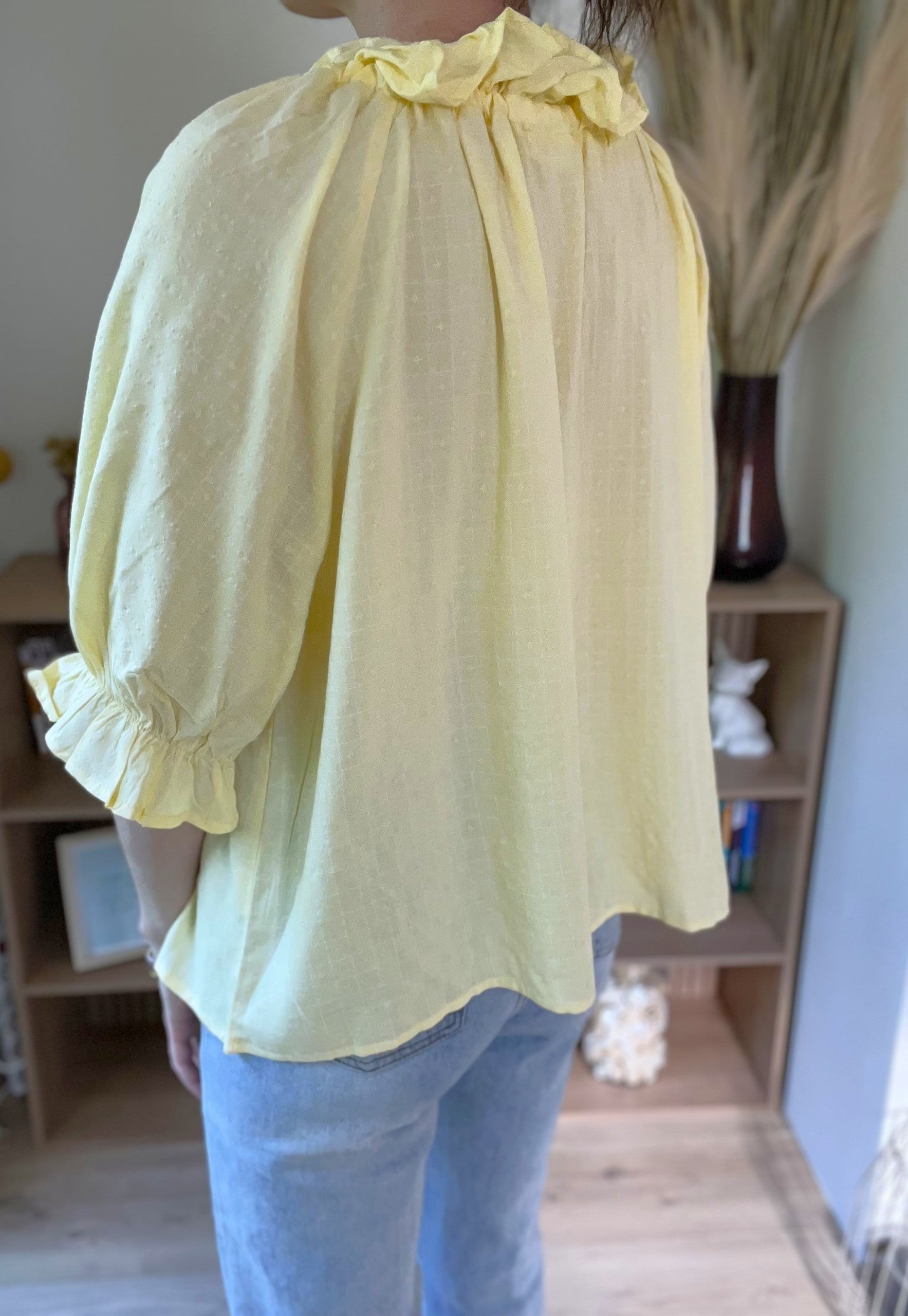 Blouse femme jaune fluide col volanté avec nœud Daisy - Neuve