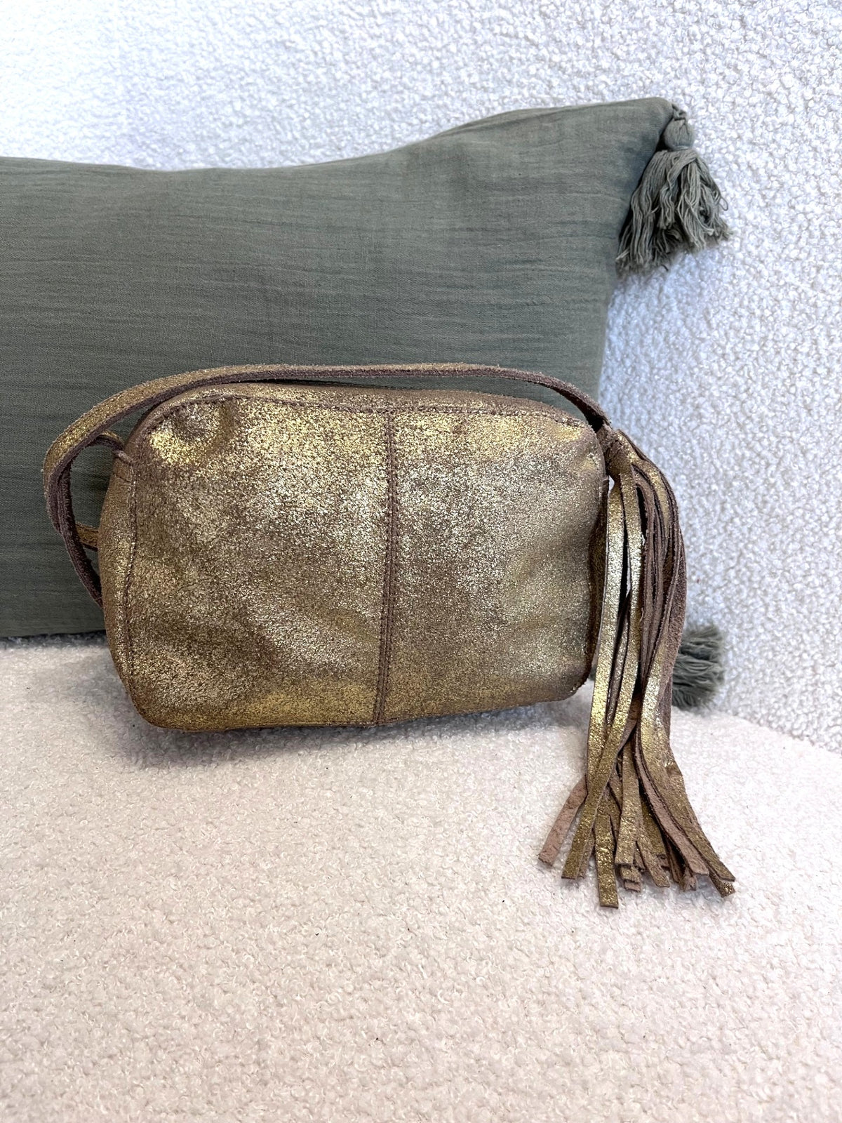 Sac bandoulière cuir doré vieilli PIECES – Seconde main