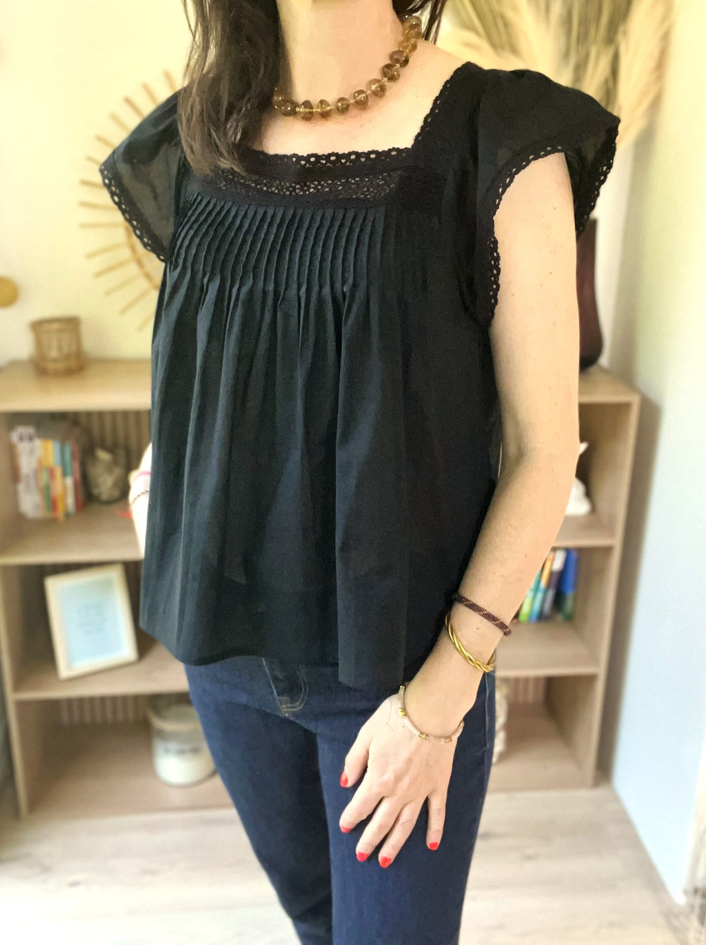Blouse noire avec dentelle et manches volantées SEE U SOON - Neuve