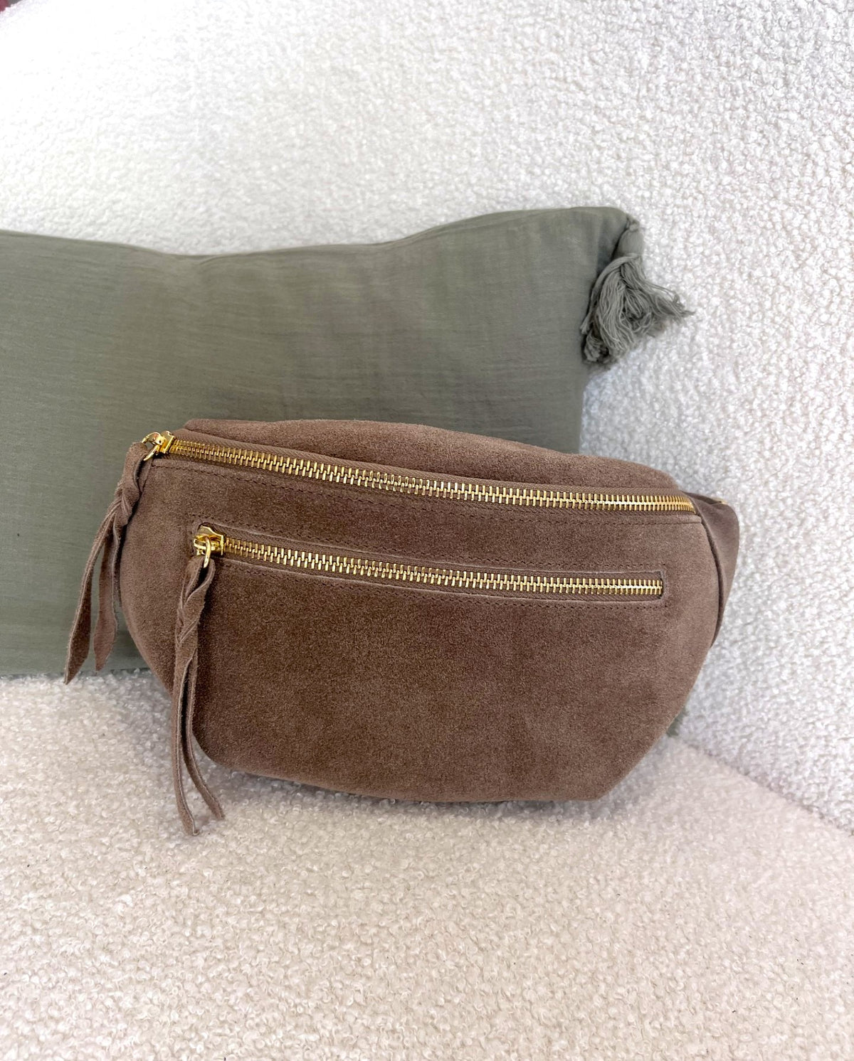 Sac banane en croûte de cuir taupe – Neuf