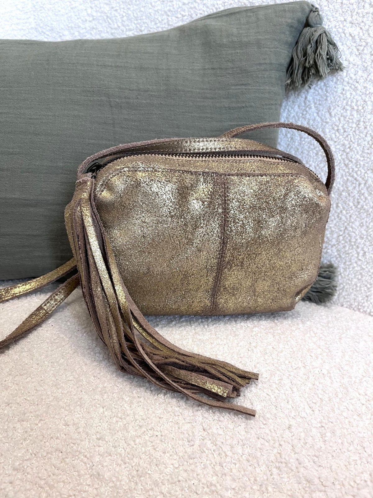 Sac bandoulière cuir doré vieilli PIECES – Seconde main