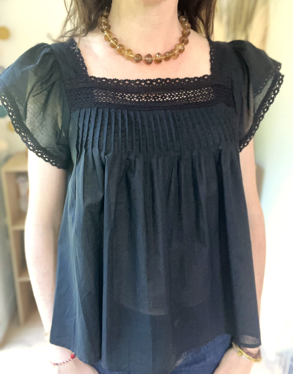 Blouse noire avec dentelle et manches volantées SEE U SOON - Neuve