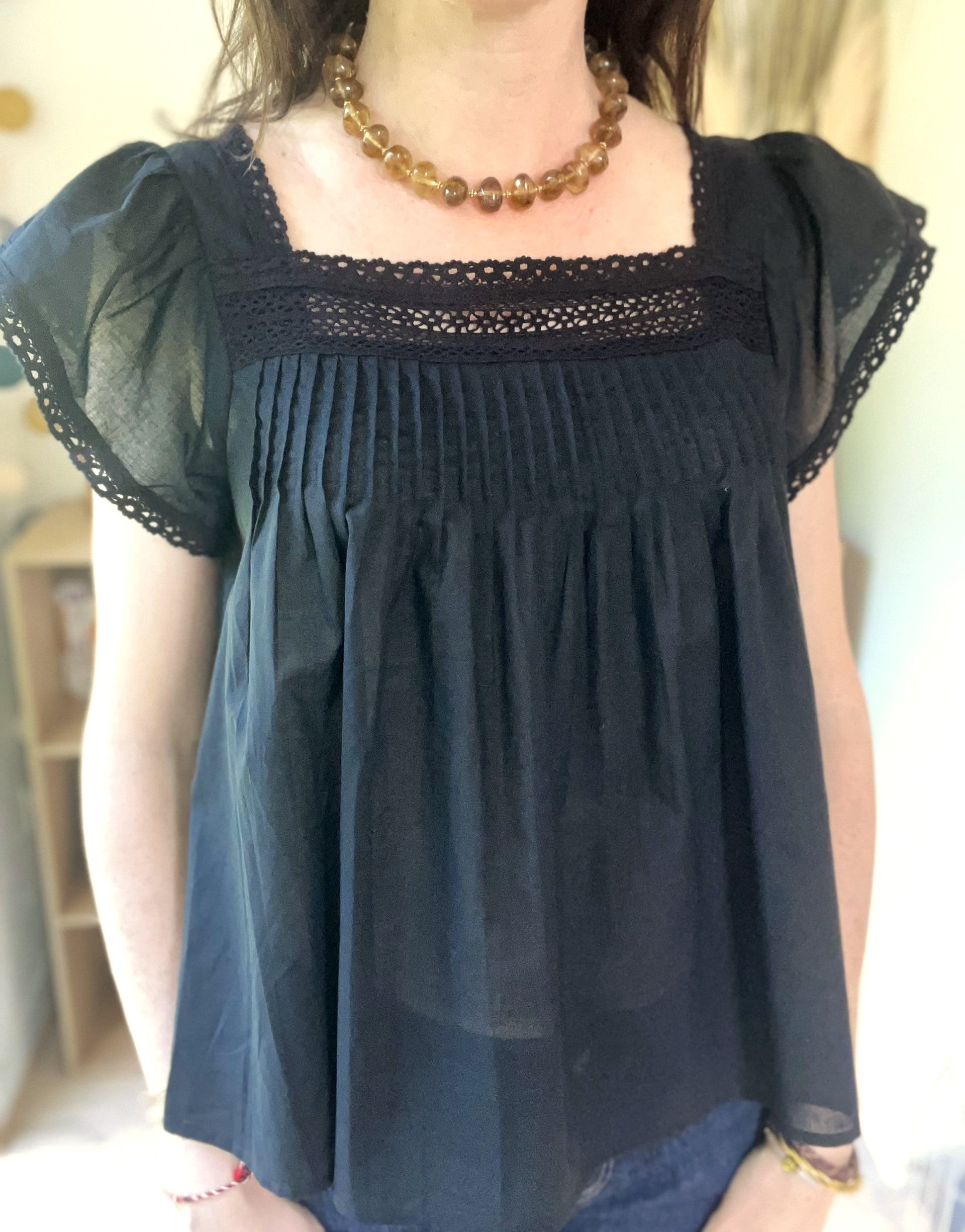 Blouse noire avec dentelle et manches volantées SEE U SOON - Neuve