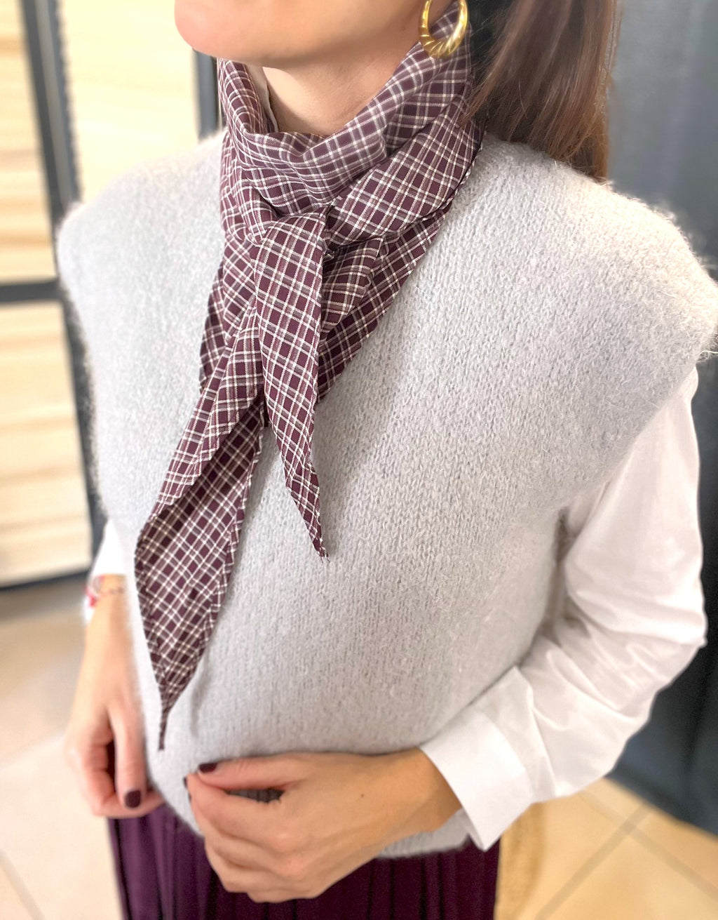 Foulard à carreaux prune et écru – Neuf