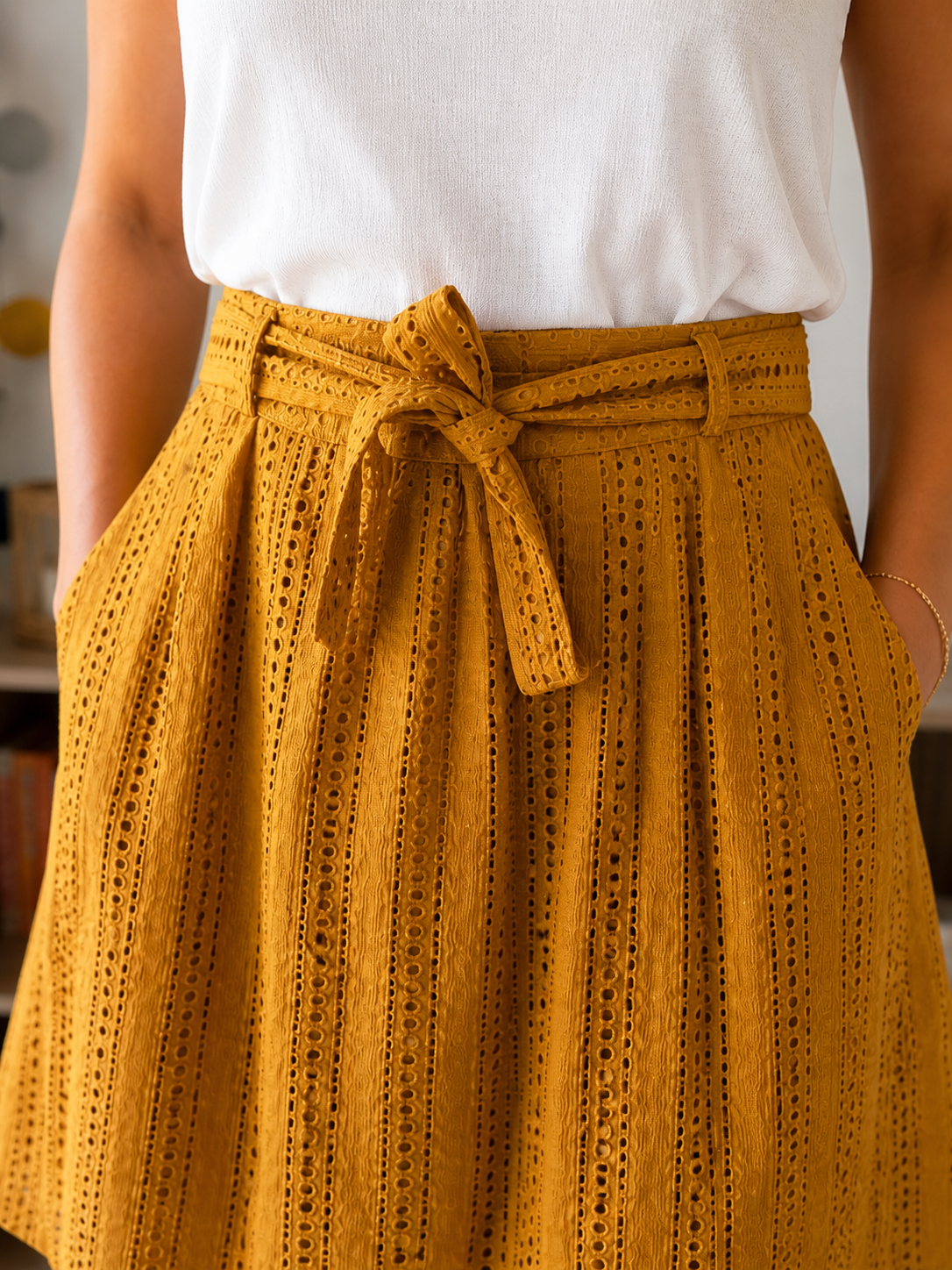 Jupe en broderie moutarde - taille 40 - LA PETITE FRANÇAISE - Seconde main