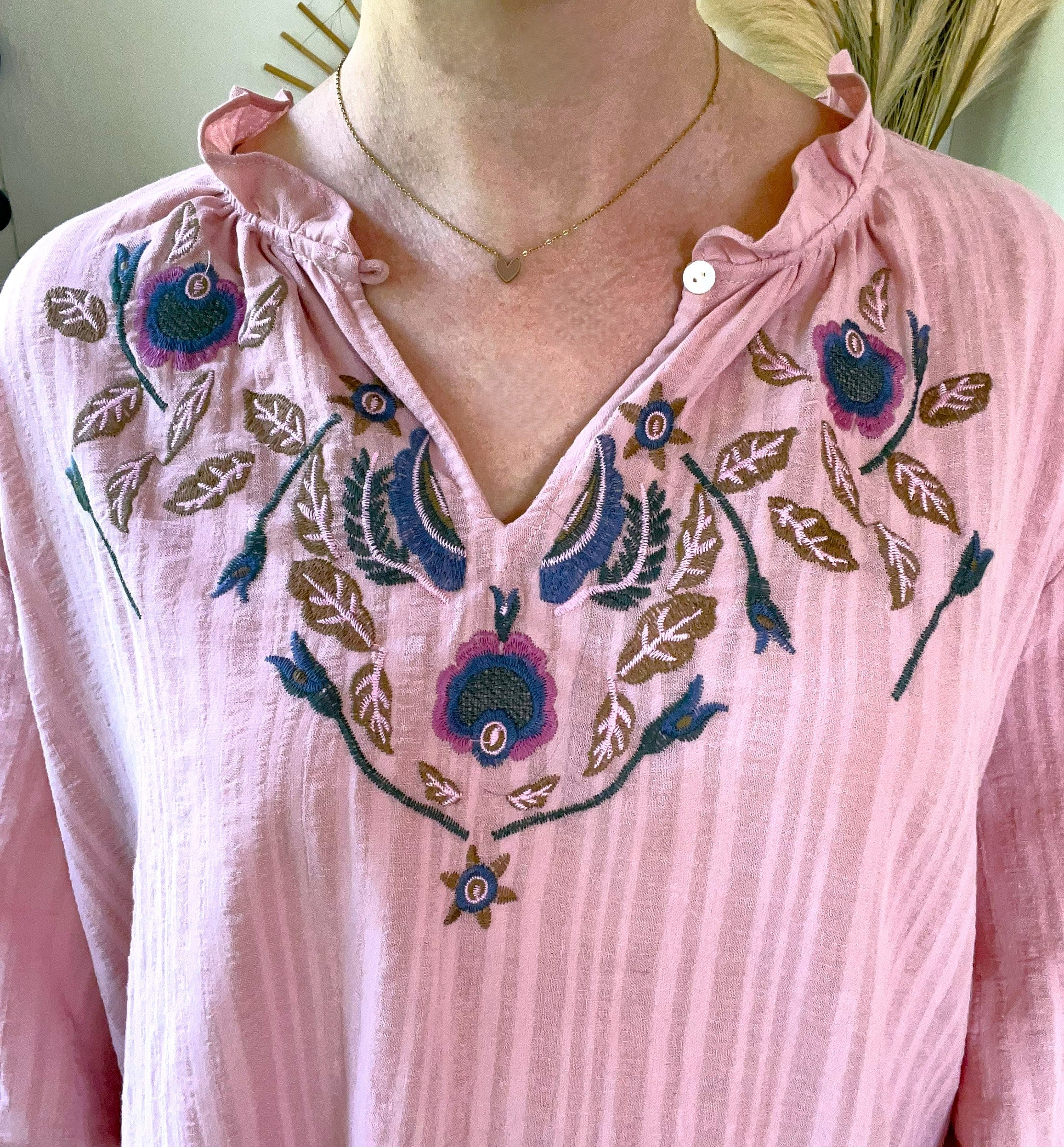 Blouse femme rose brodée bohème chic – col volanté – SEE U SOON – neuve