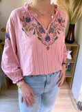 Blouse femme rose brodée bohème chic – col volanté – SEE U SOON – neuve
