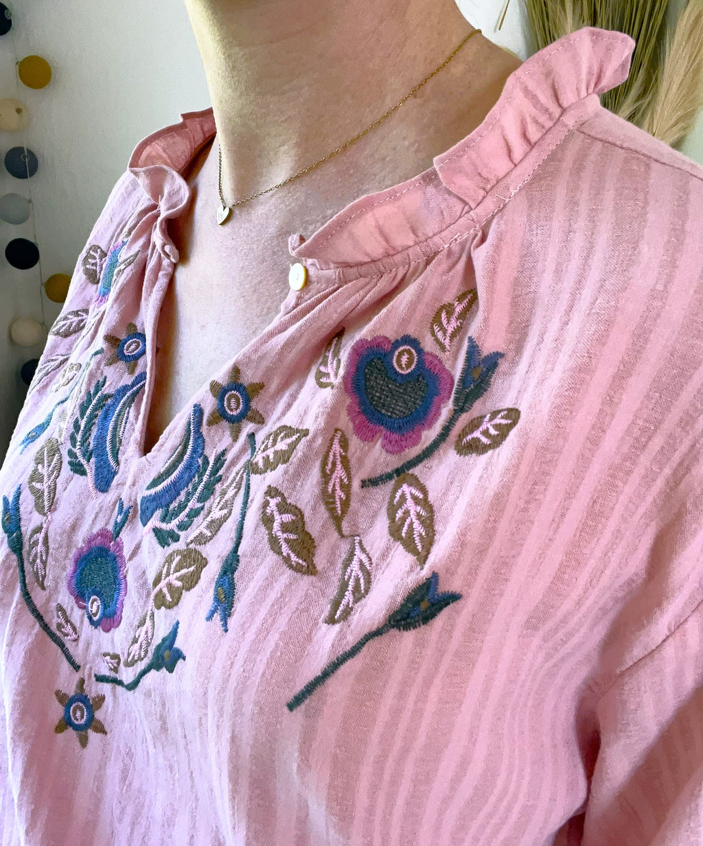 Blouse femme rose brodée bohème chic – col volanté – SEE U SOON – neuve