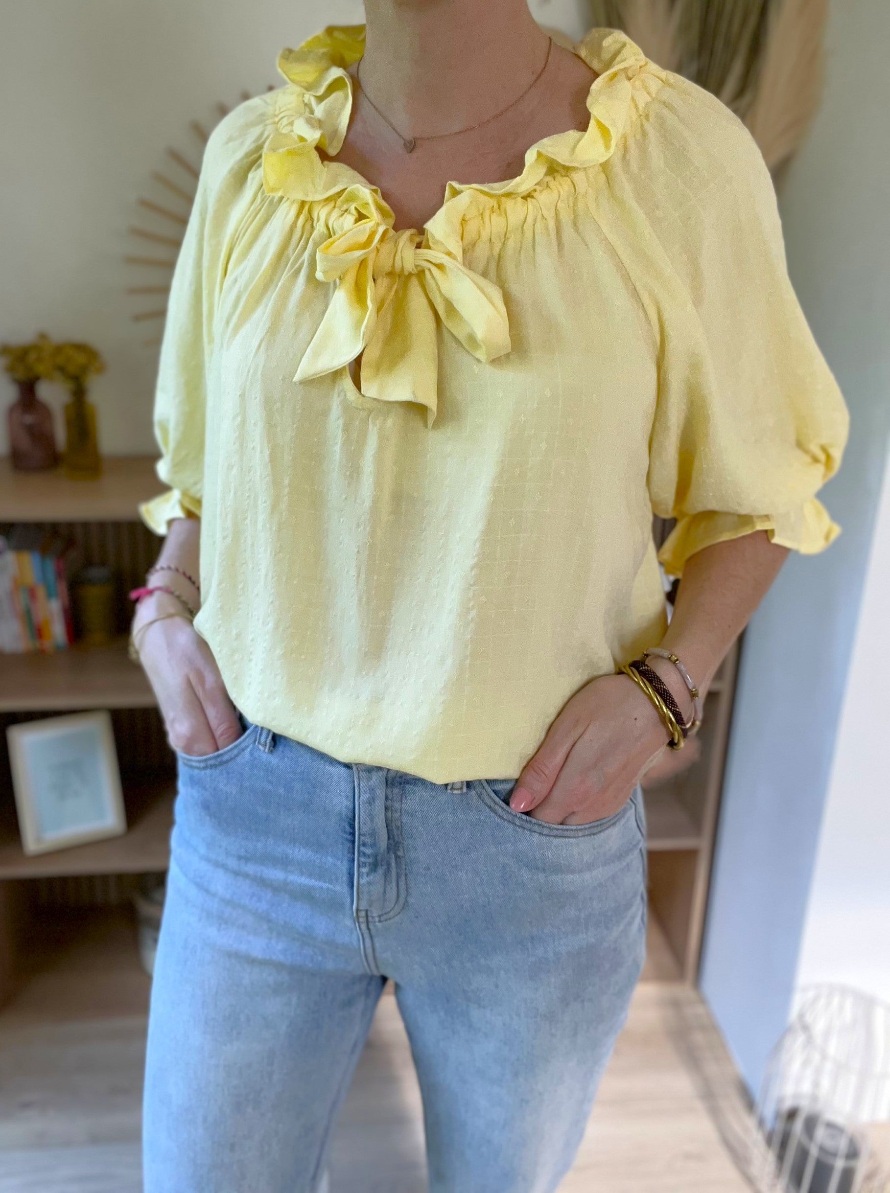 Blouse femme jaune fluide col volanté avec nœud Daisy - Neuve