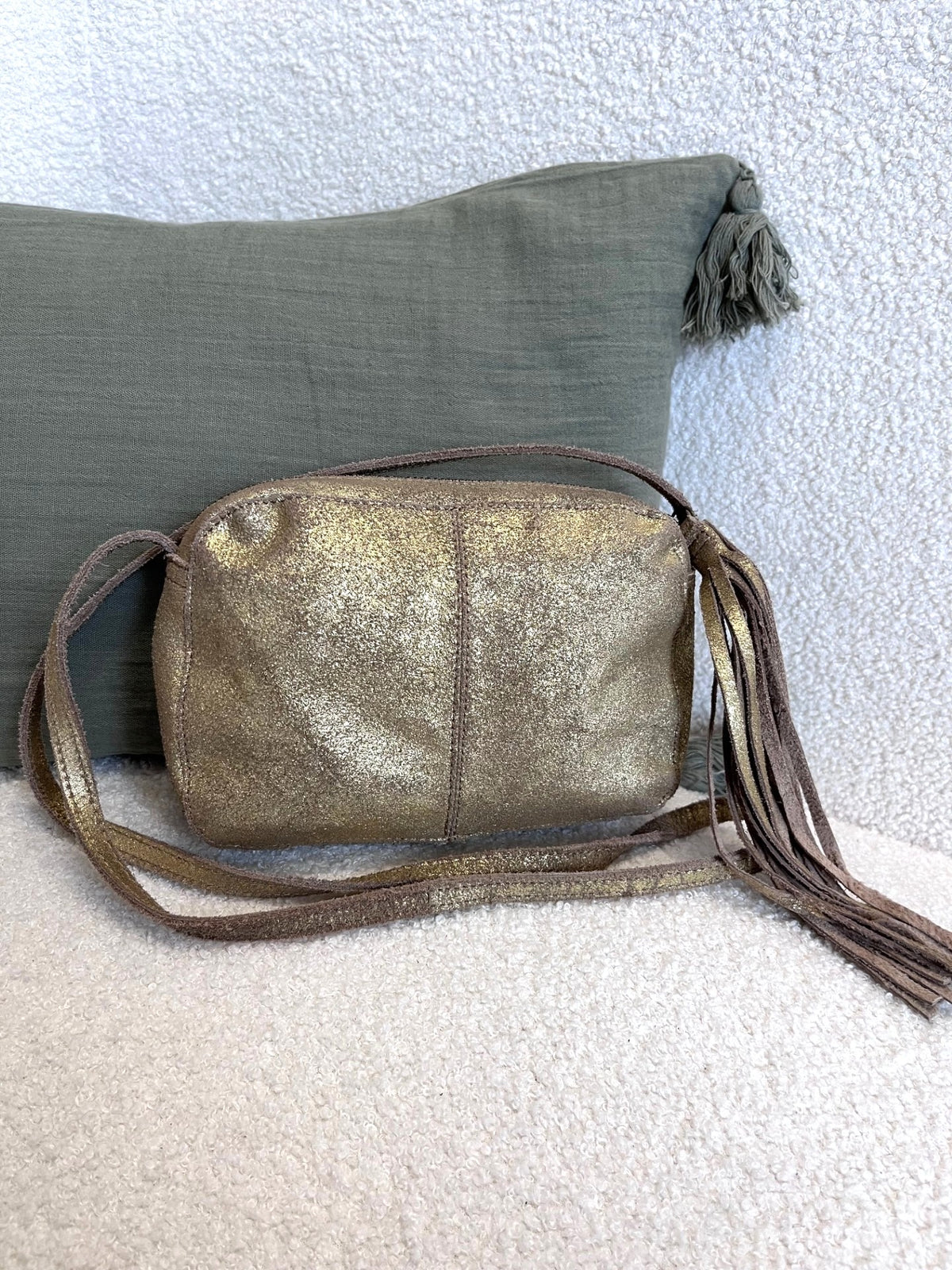 Sac bandoulière cuir doré vieilli PIECES – Seconde main