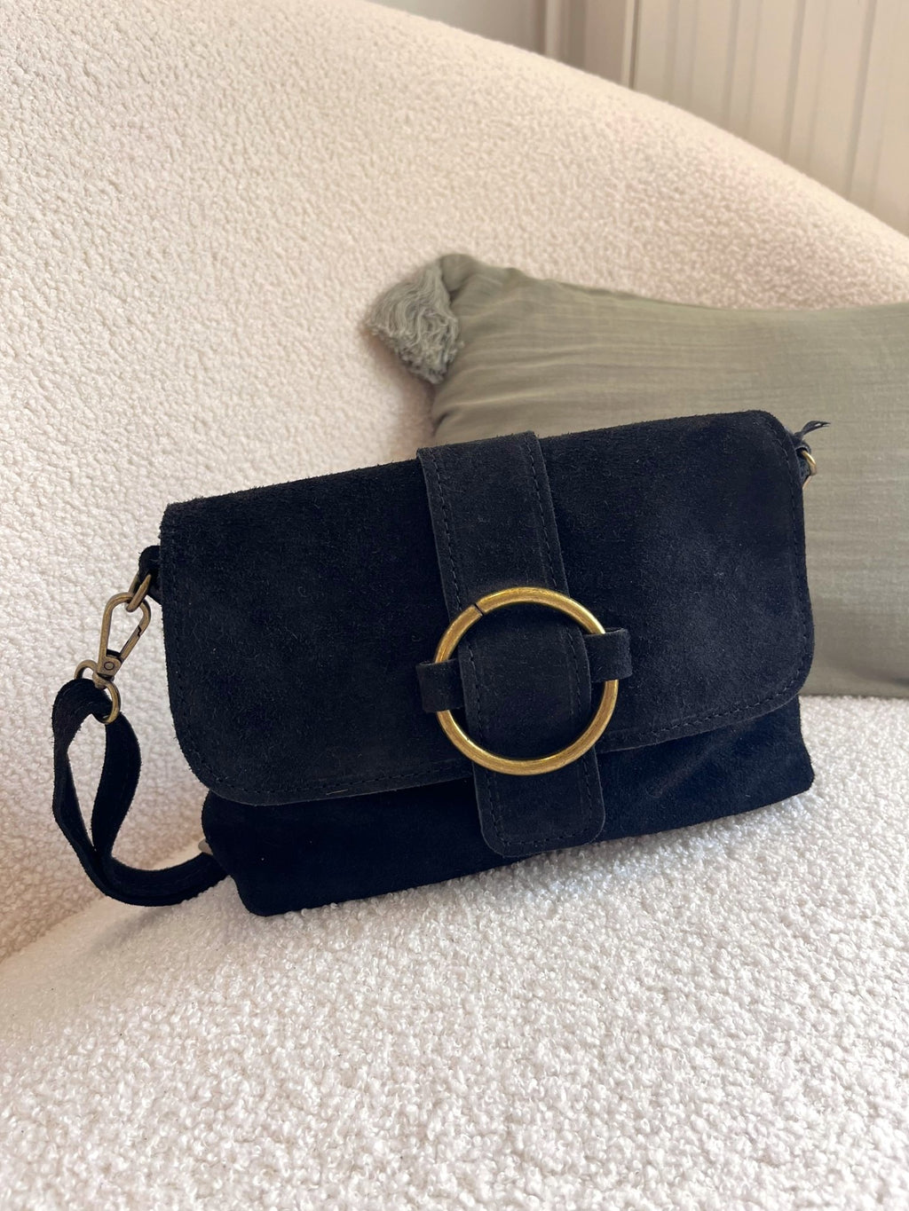 Sac bandoulière en croûte de cuir noir – Neuf