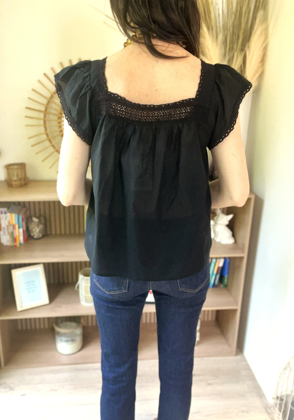 Blouse noire avec dentelle et manches volantées SEE U SOON - Neuve