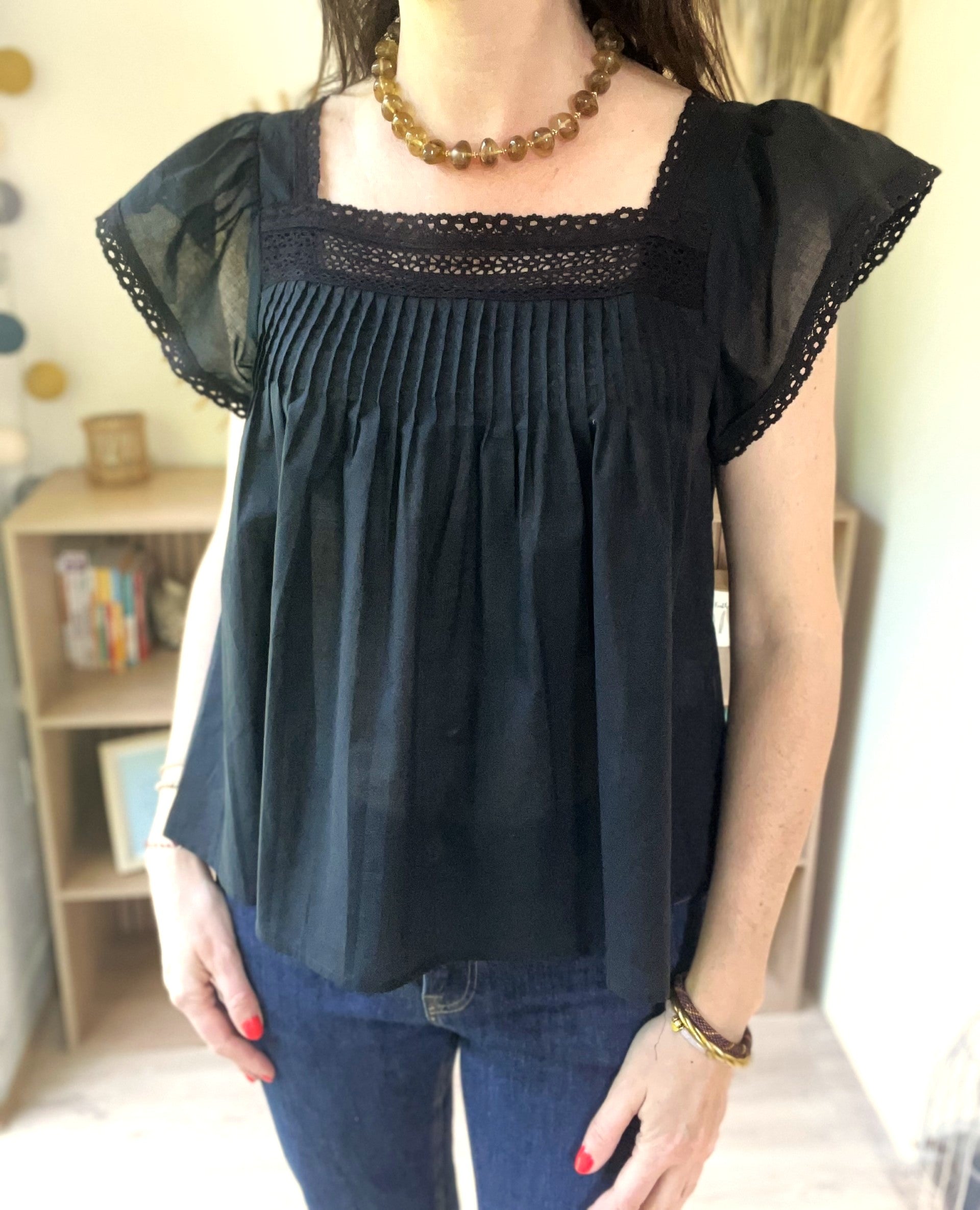 Blouse noire avec dentelle et manches volantées SEE U SOON - Neuve