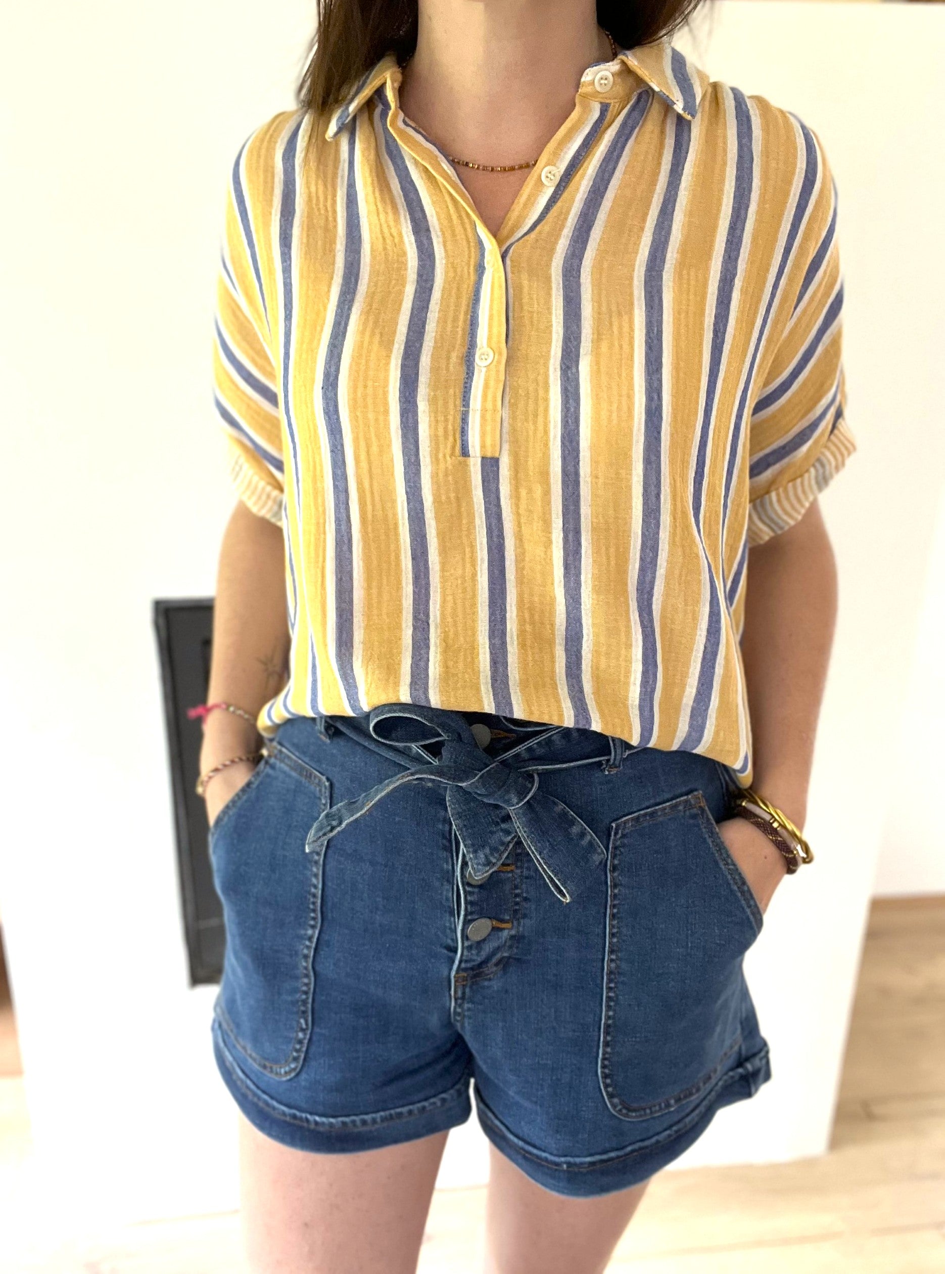 Top en gaze de coton rayé jaune et bleu col chemise THE KORNER - Neuf